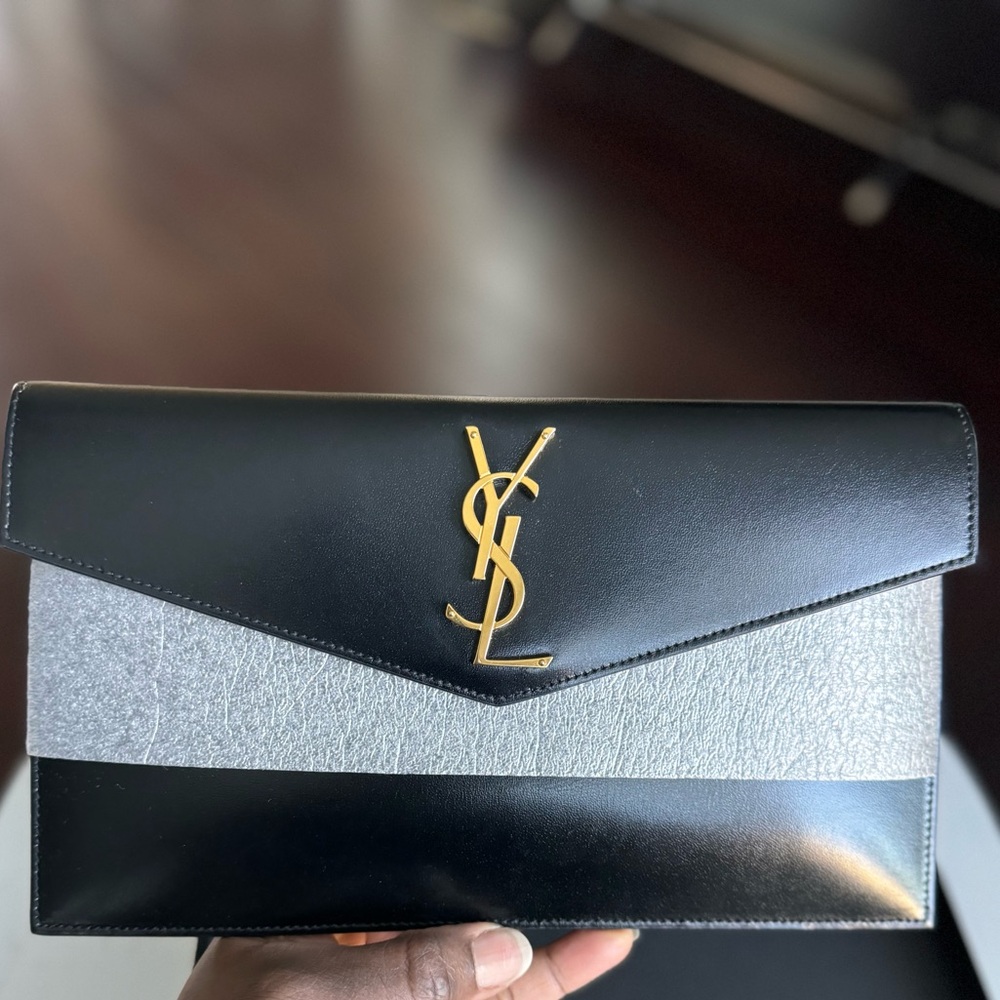 Saint Laurent Uptown Pouch in Shiny Smooth Leather - Black - Clutches